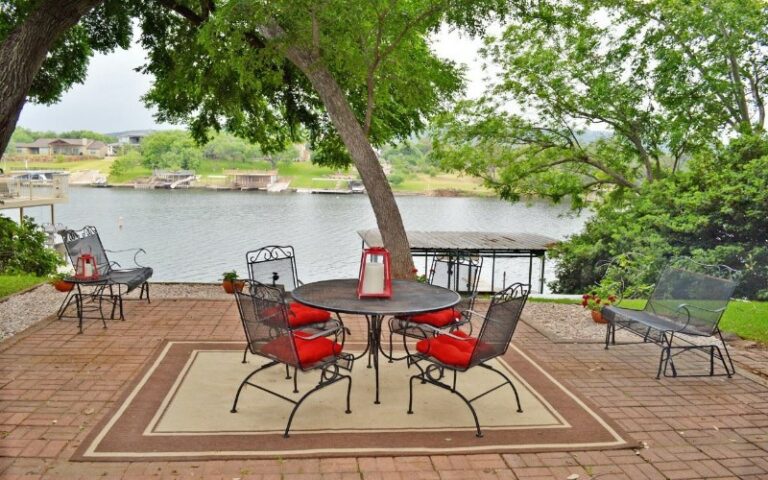 BREEZE-TERRACE BREEZE-TERRACE