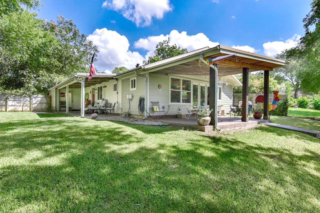 Birdsong Cabin on Lake LBJ in Burnet County