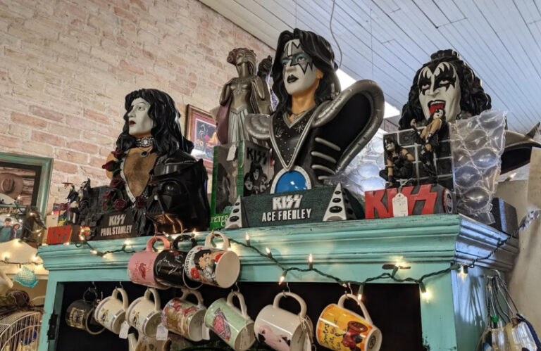 CaroLees Antiques and More 768x499