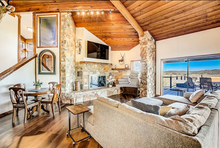 Stone Lodge on Lake Travis