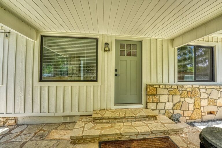 Lago front door 768x512