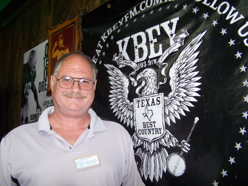 KBEY 103.9 FM Radio Picayune guest Ricky Lane of The Helping Center of Marble Falls.