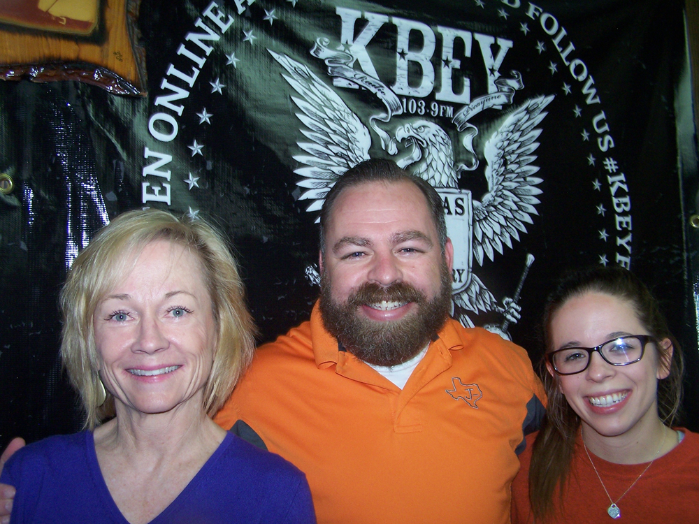 Jason Jamar brought Marble Falls/Lake LBJ Chamber of Commerce Executive Director Patti Zinsmeyer (left) and Jessica Pippenger of Torr Na Lochs Winery for this week's “JBar Weekend Restroom Report.”