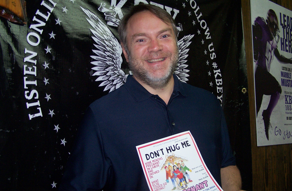KBEY 103.9 FM guest Seth Smith talks about the Hill Country Community Theatre production "Don't Hug Me, I'm Pregnant."