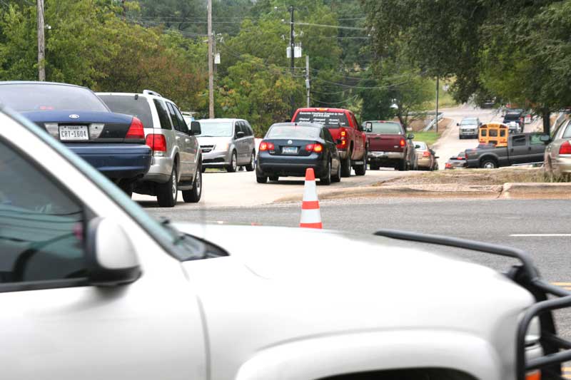 A broken utility gas line, caused by digging infrastructure workers, delayed traffic for about three hours Sept. 27 in Marble Falls. Staff photo by Connie Swinney