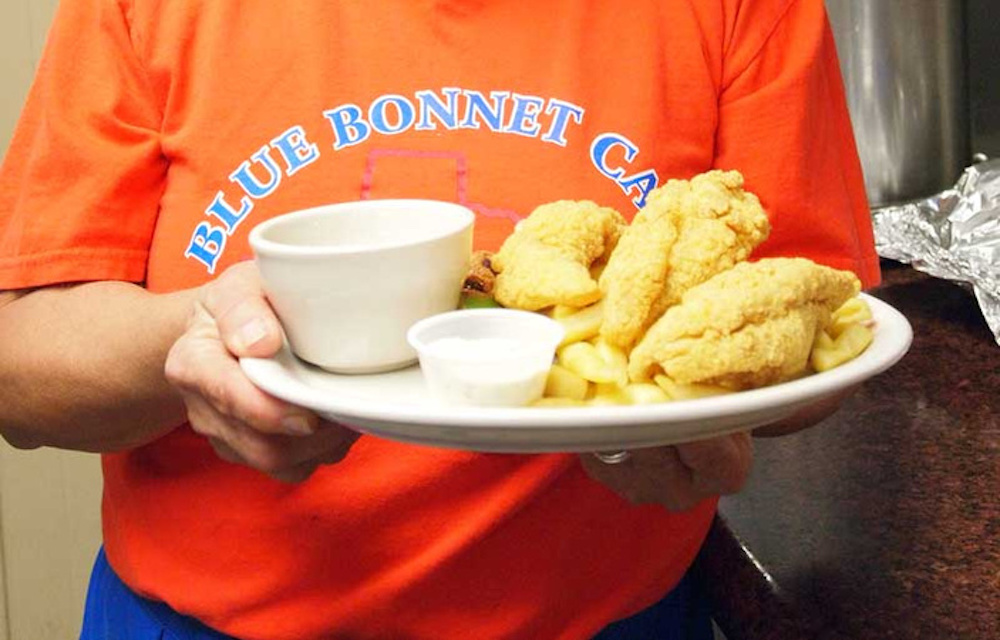 Blue Bonnet Cafe hosts fish fry for Marble Falls Area EMS