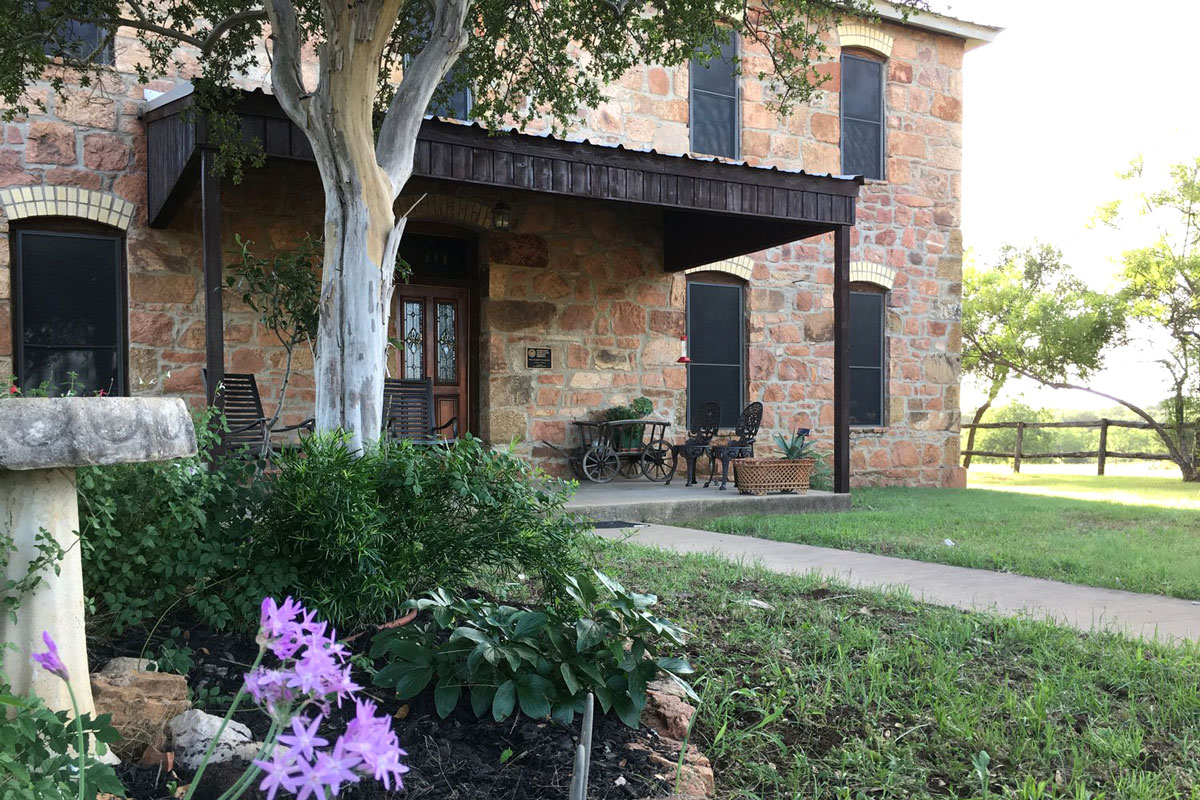 Phoenix Nest Guest Houses in Llano