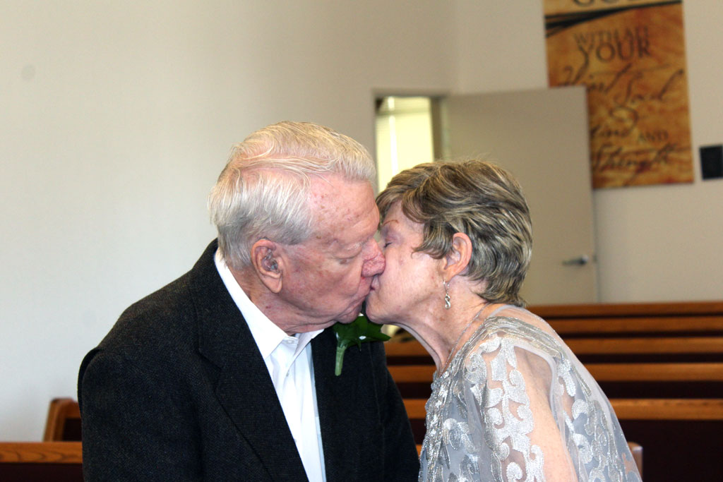 Meadowlakes octogenarians tie the knot