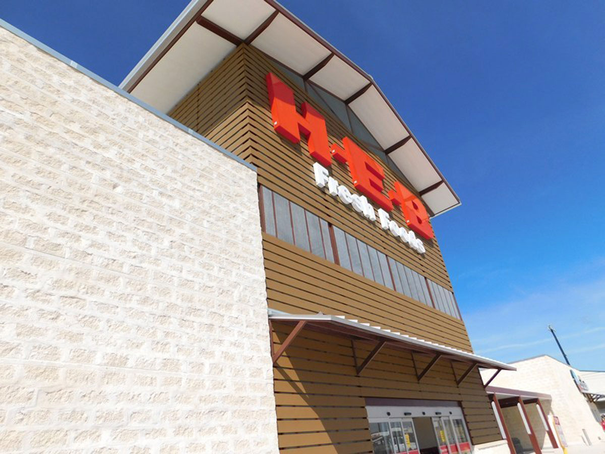 H-E-B to continue requiring masks in stores