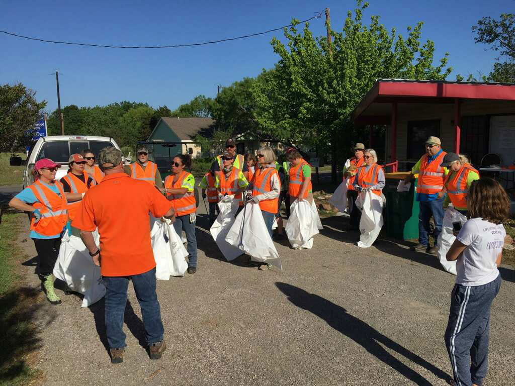 Cottonwood Shores volunteer street cleanup May 15