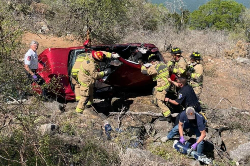 Driver extracted in Cottonwood Shores crash