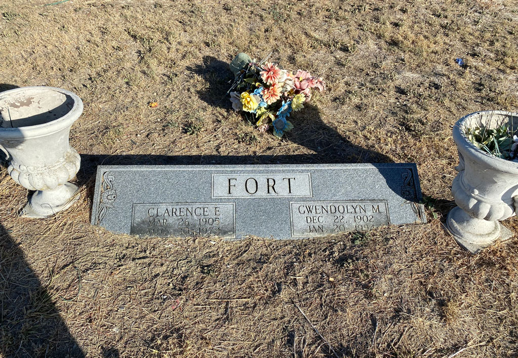 Gravestones for Clarence Edward Fort and Gwendolyn Margaret Farmer Fort