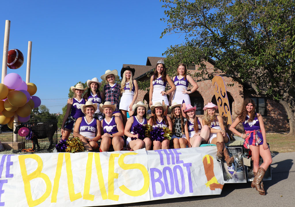 Marble Falls cheerleaders at 2023 homecoming parade