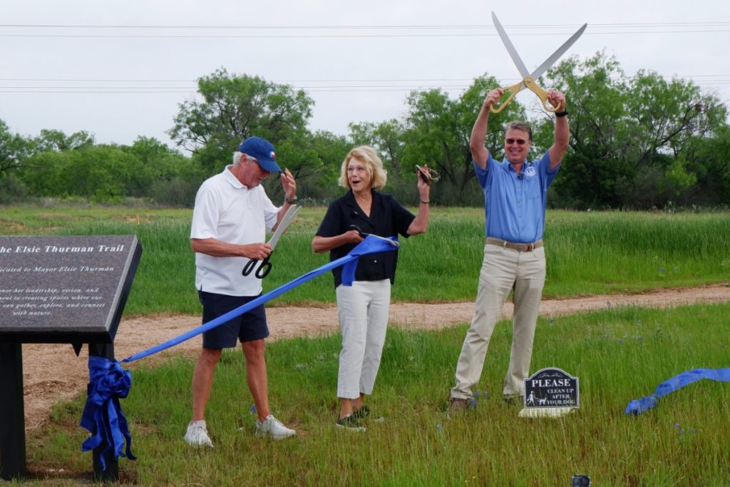 people cutting ribbon