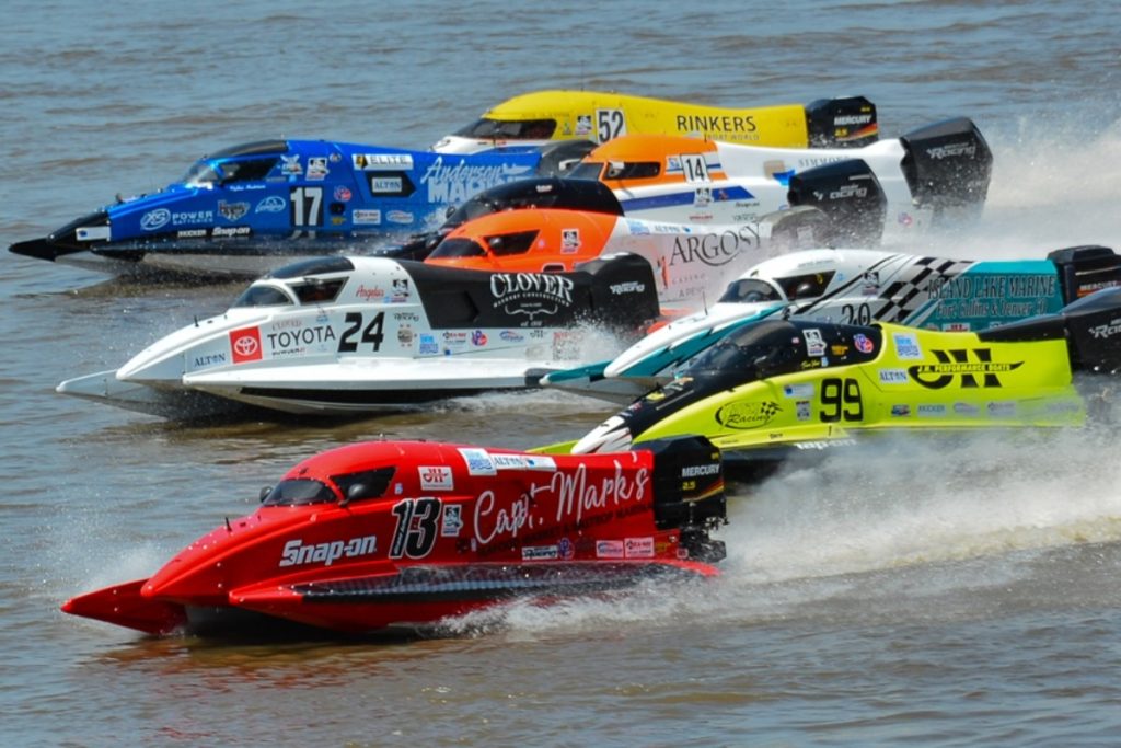 F1 boats compete for top position in the International Hot Road Association F1 Powerboat Championship Series. Photos courtesy of IHRA